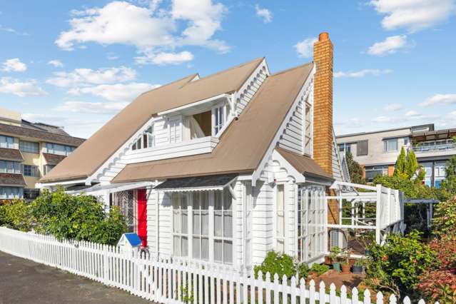 Coastal Classic Charmer