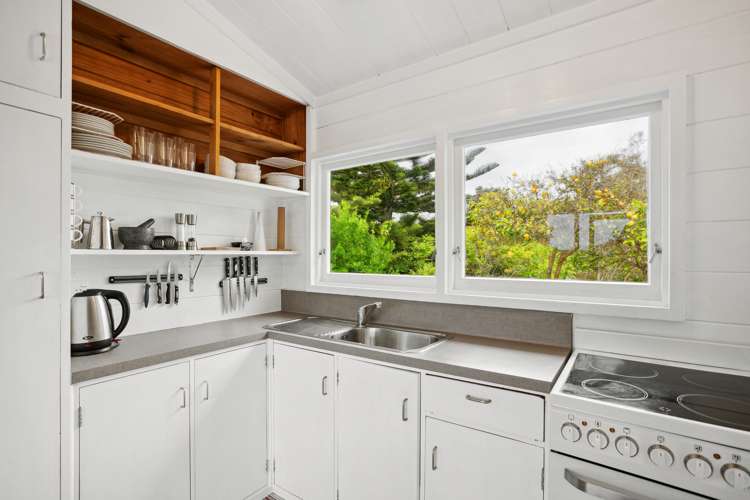 42 Queens Road Waikanae Beach_12