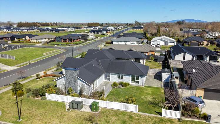 8 Peakedale Drive_3