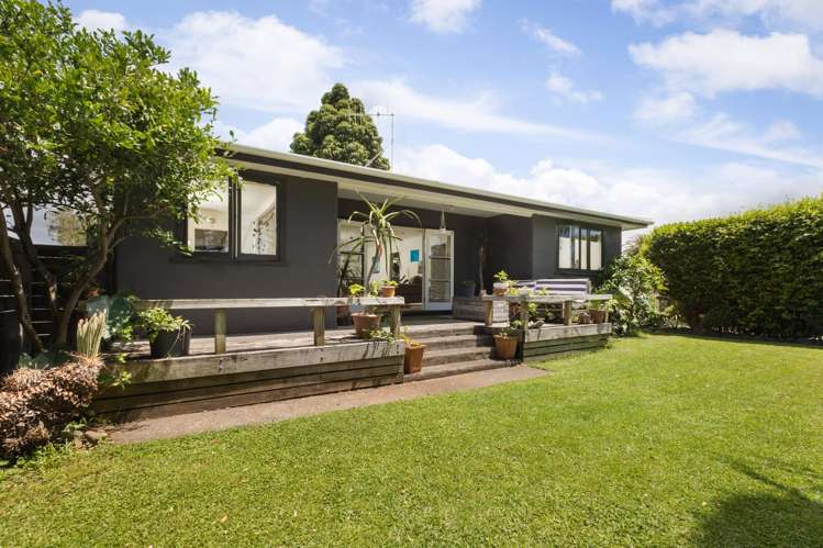 11 Roretana Drive Athenree_17