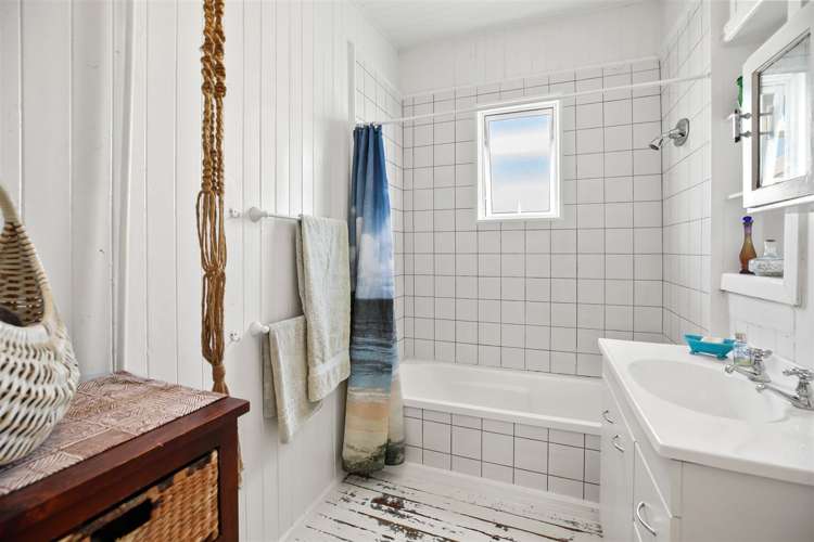 140 Thames Coast Sh25 Road Whakatete Bay_12