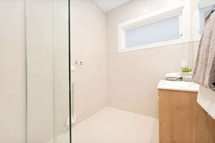 96 Pupuke Road Hillcrest_19