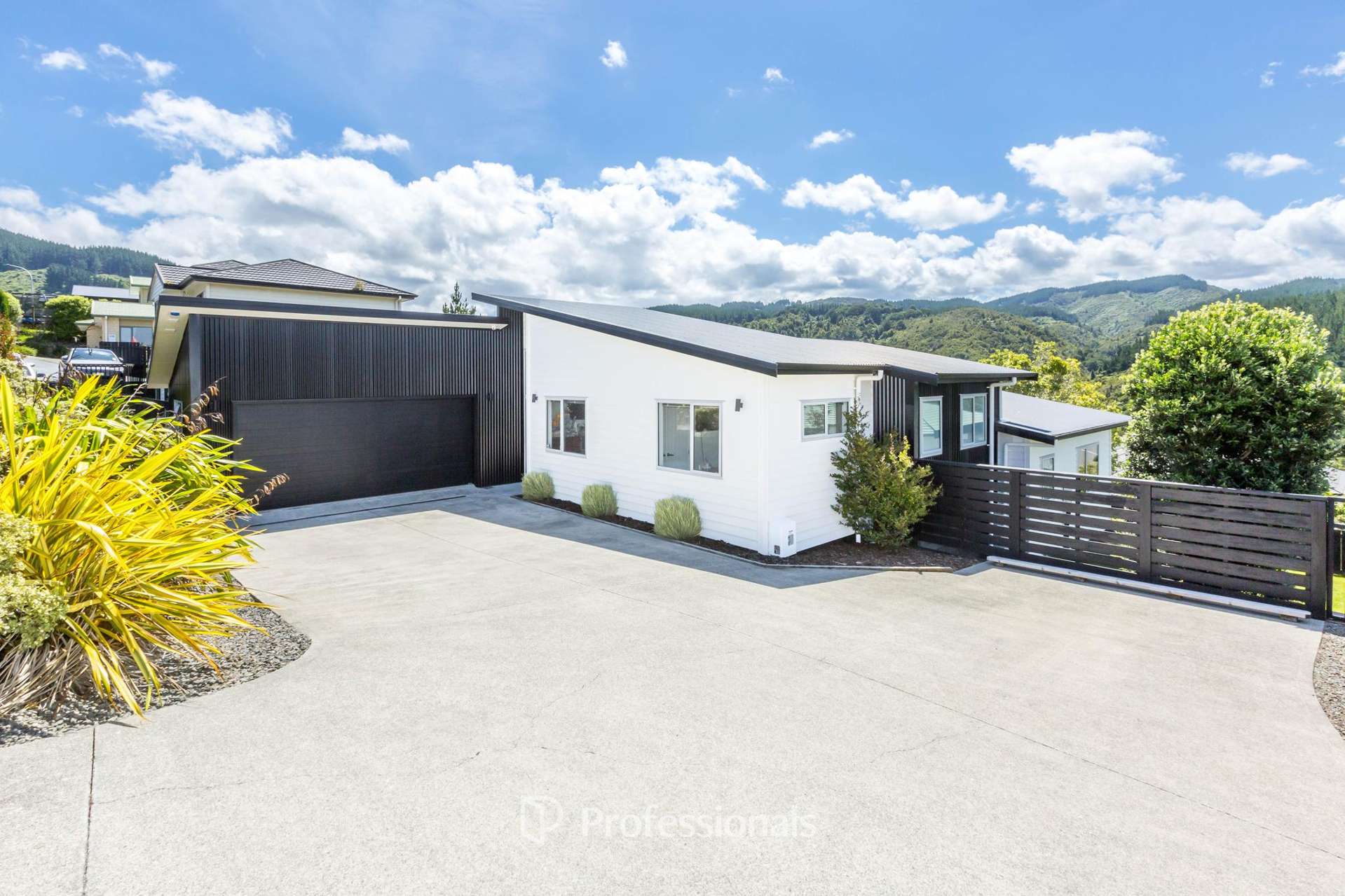 111 Kirton Drive Riverstone Terraces_0