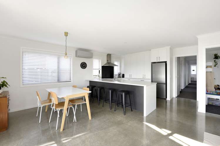 76 Malone Crescent Richmond_10