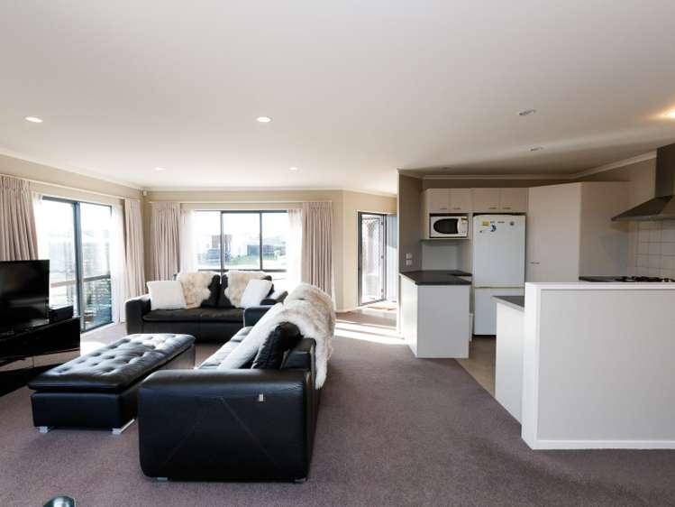 176 Pacific Drive Fitzherbert_4