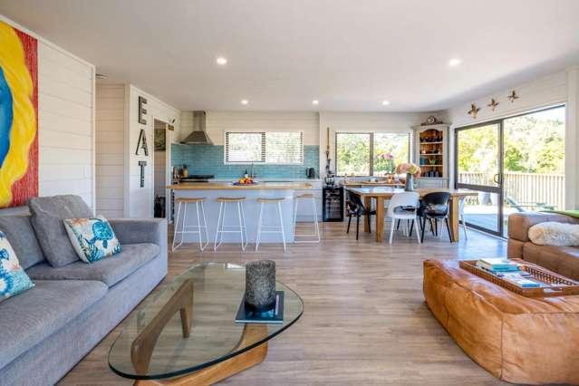 6 Trig Hill Road Onetangi_2