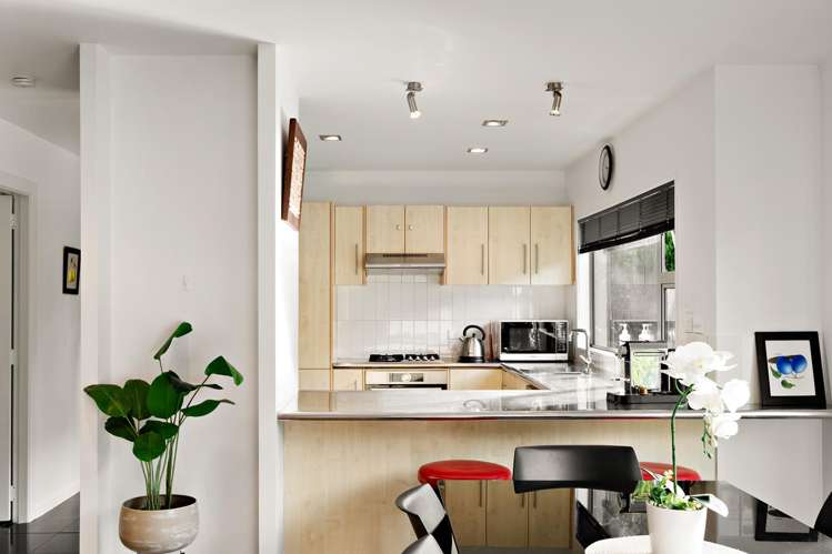 2/17 Blackbridge Road Wadestown_4