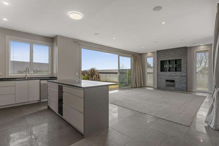 29 Magnolia Rise Waipahihi_12