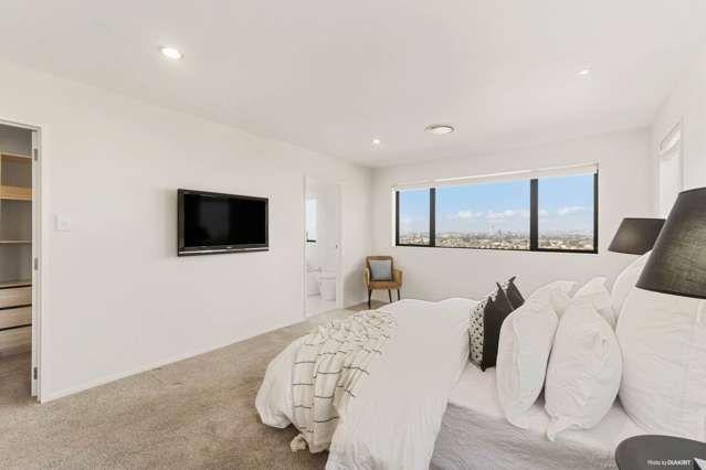 2/11A Parr Terrace Castor Bay_4