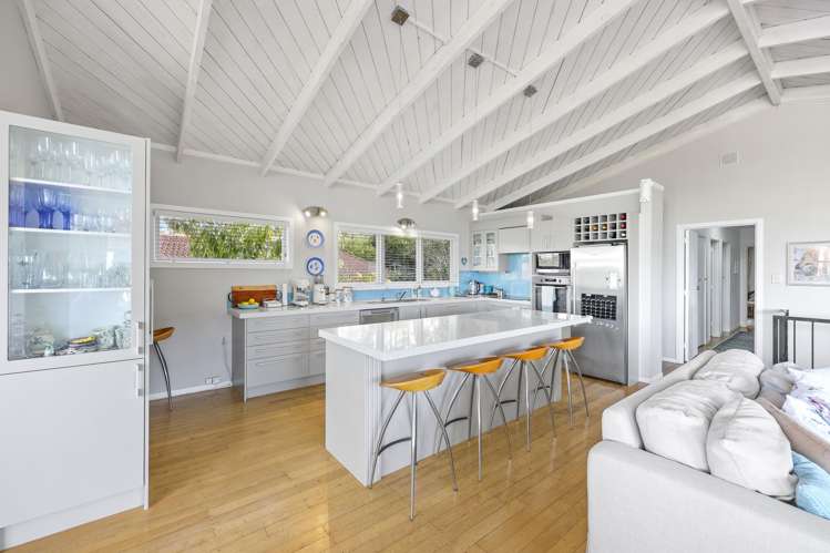 13 Colmar Road Mellons Bay_53