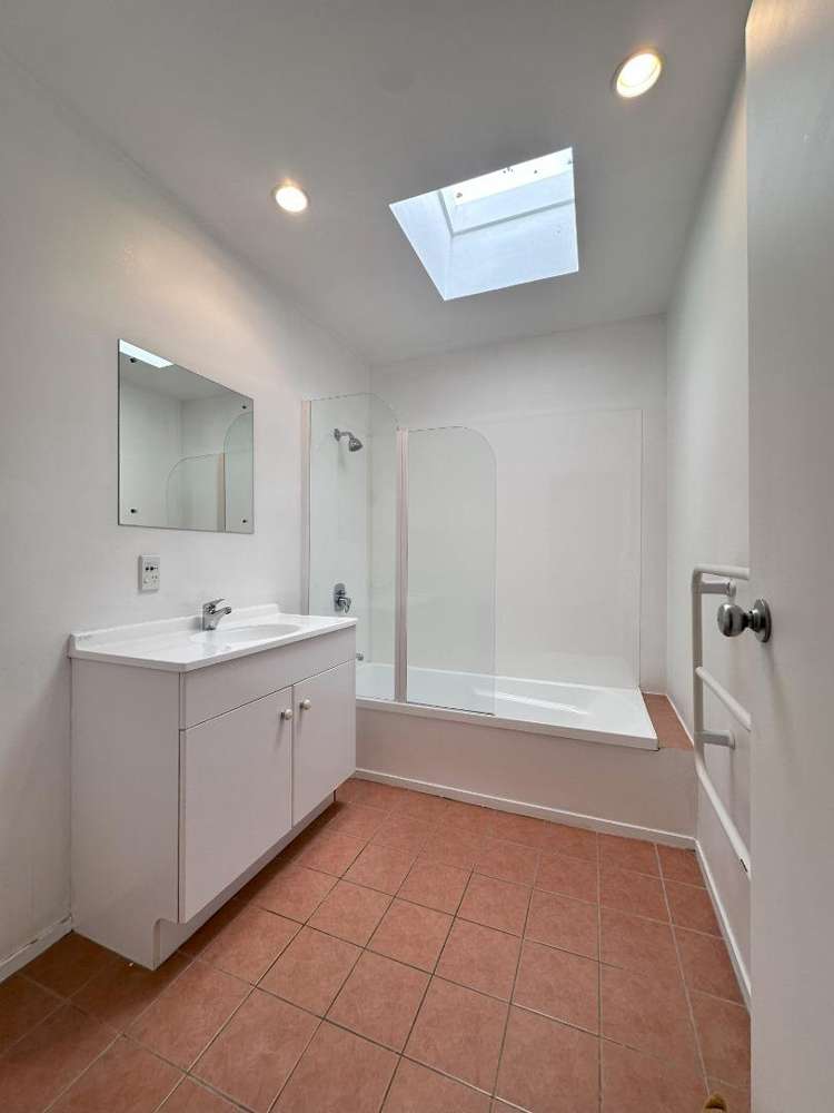 2/18 Yang Place Papakura_14