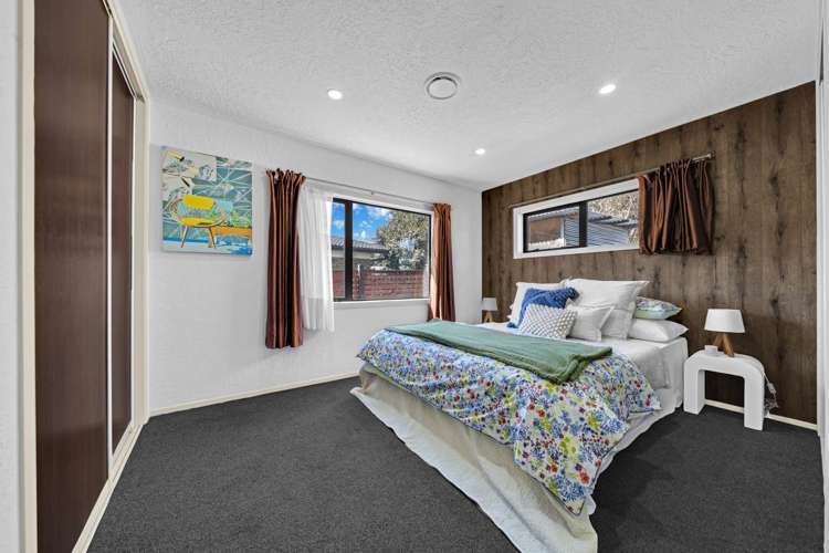 8 Papatahi Place Henderson_28