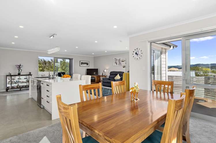 6 Carex Close Pyes Pa_5