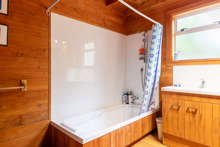 61 Akitio Esplanade Pongaroa_15