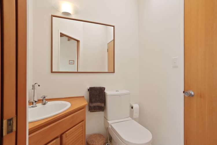 858 West Coast Road Waiatarua_18