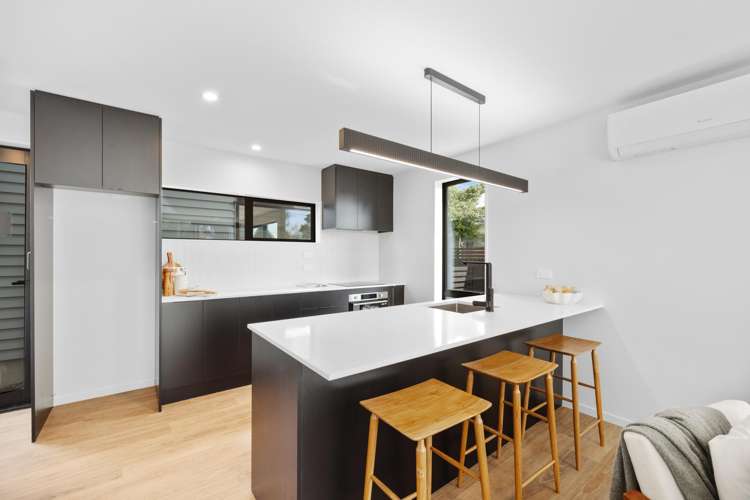 2/54 Wildberry Street Woolston_3