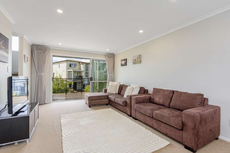 8 Panakenake Way Flat Bush_4