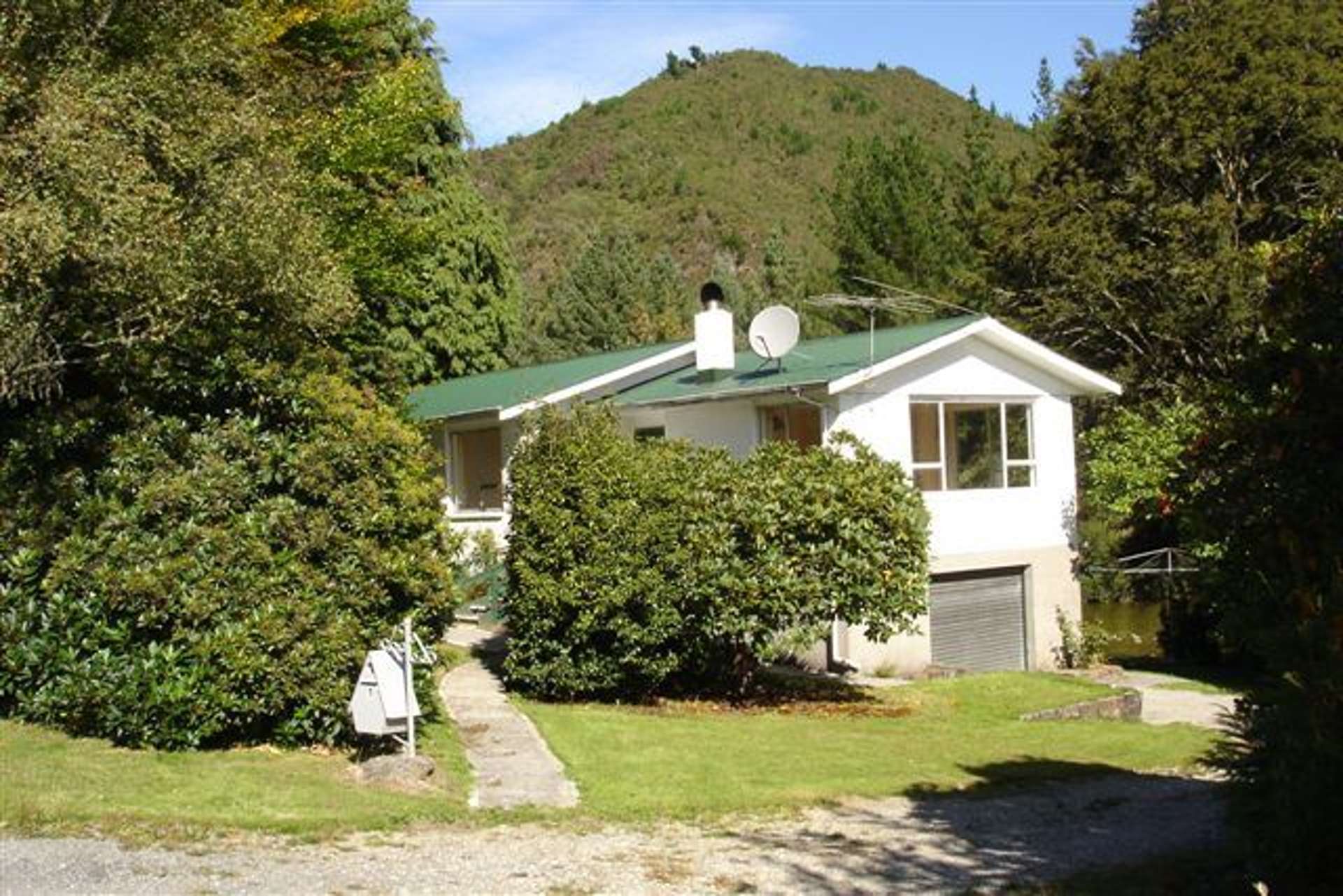 1 Broadway Reefton_0