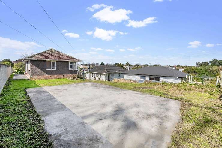 The three-bedroom, one-bathroom do-up on Lawrence Place, in Otara, Auckland, sold under the hammer for $625,000. Photo / Supplied