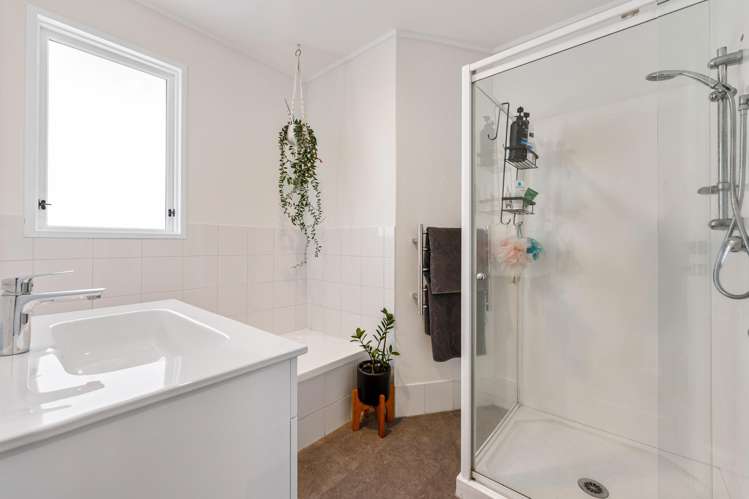 84 Helena Street Massey_10