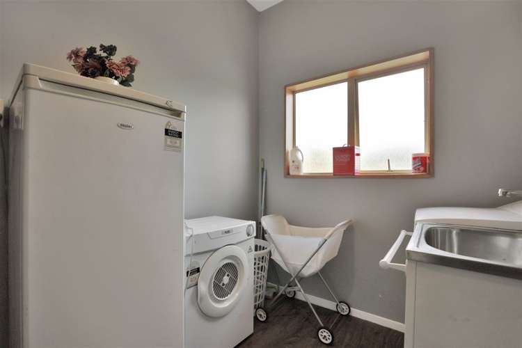 17 Wilkinsons Road Chertsey_15