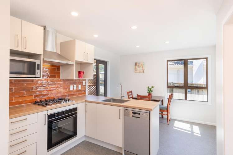 37 Wainuiomata Road Wainuiomata_3
