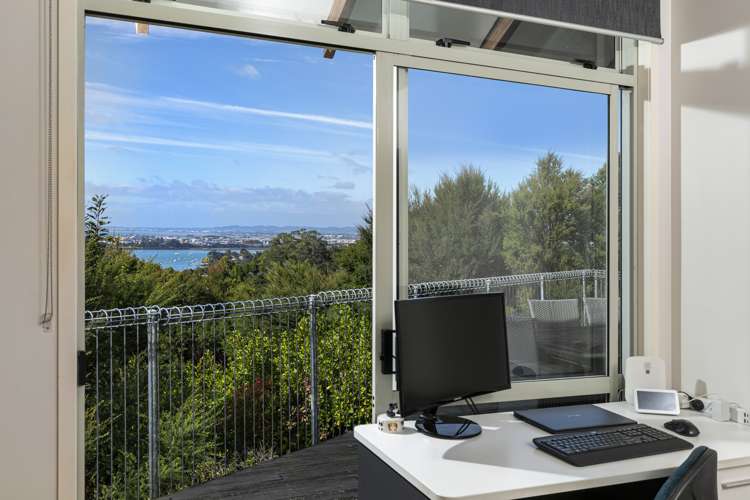 32 Te Araroa Drive Paremoremo_11