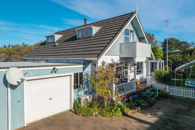 Peaceful Living in Quiet Brightwater Cul-de-Sac