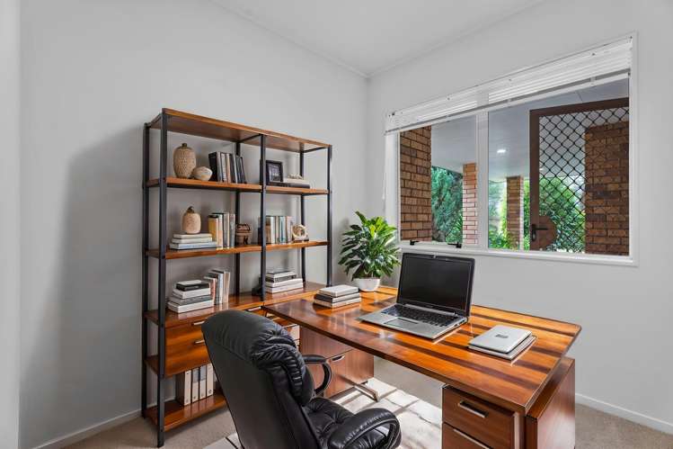 8 Hagen Close Golflands_11