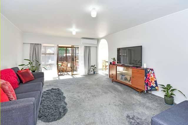 2/2 Grande Vue Road Papatoetoe_2