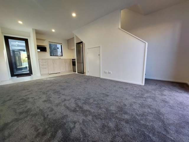 4/10 Fathom Place Te Atatu Peninsula_1