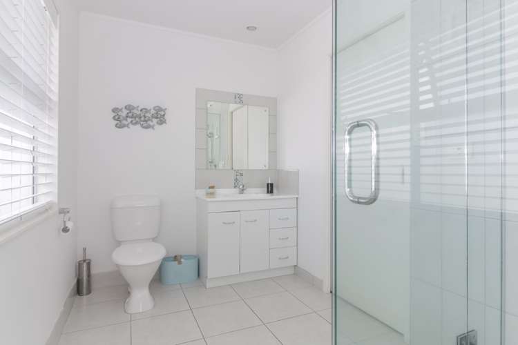 48a Marine Parade Mellons Bay_18