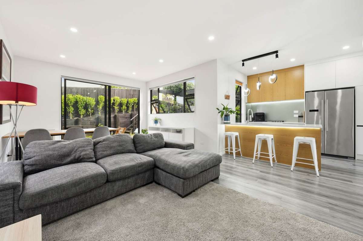 9/90 Picasso Drive_3