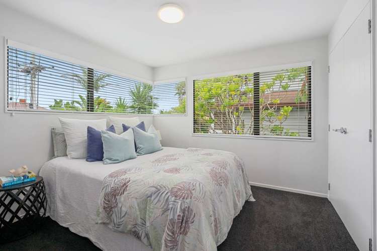 42 Merani Street Narrow Neck_18