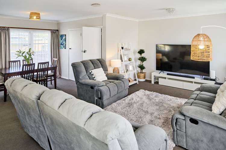 2/46 Hyde Street Wainuiomata_5