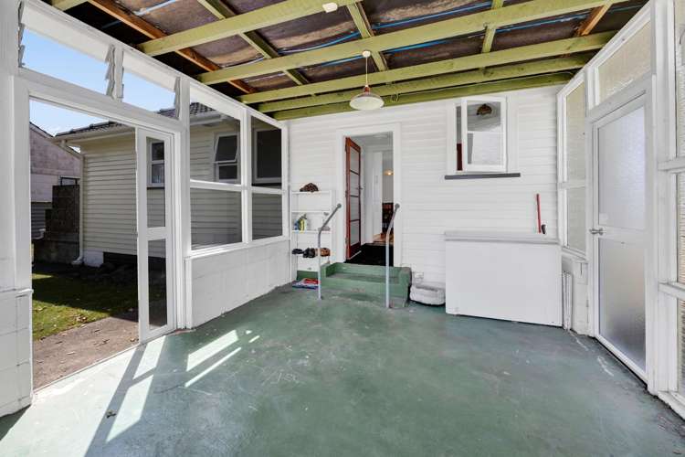 2 Acourt Street Hawera_18