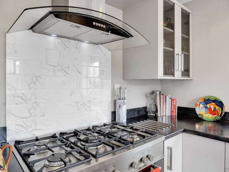 4 Charisma Court Kelvin Grove_13