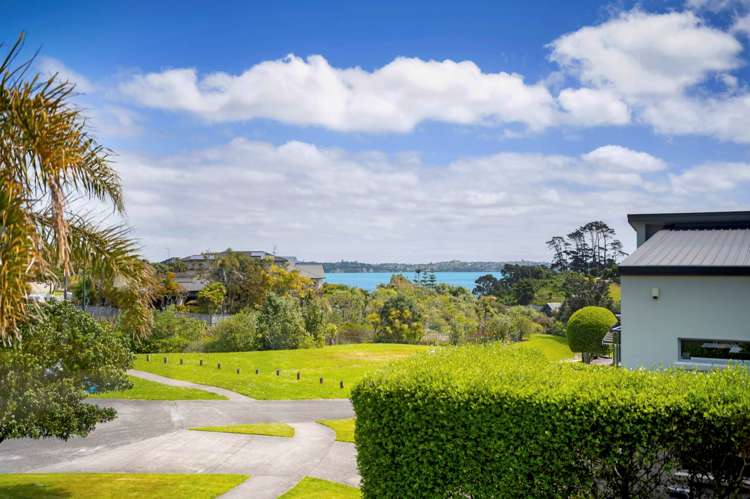 27 Pine Harbour Parade Beachlands_34