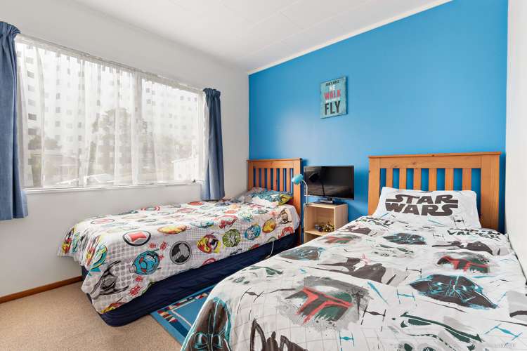 2/15 Netherlands Avenue Kelston_7