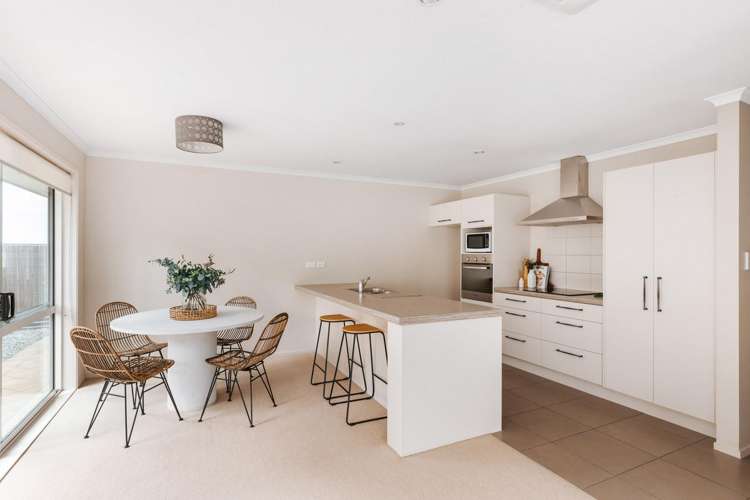 9 Barossa Way Brookfield_3