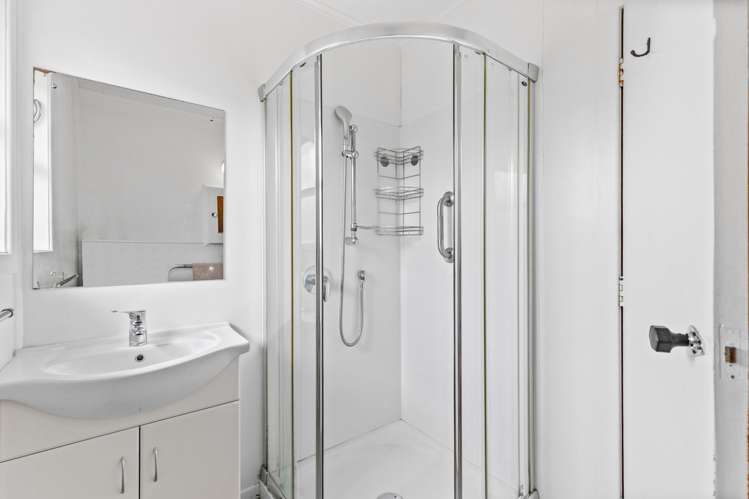 30 Amberley Avenue Te Atatu South_12