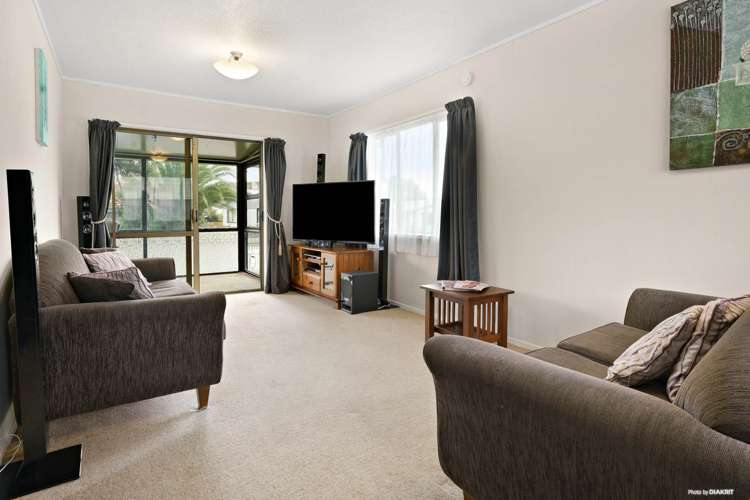 18 Muirfield Street Wattle Downs_6