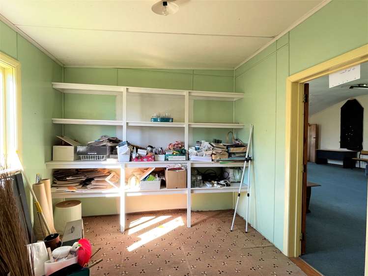 35 Main Road Owaka_13