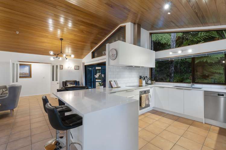 16 Poturi Streams Avenue Titirangi_15