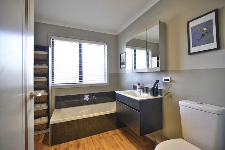 2 Devon Lane Carterton_13