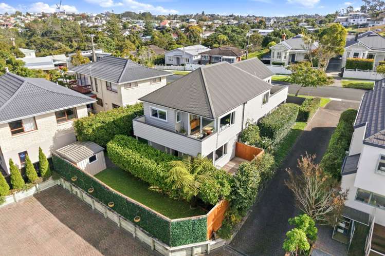 2/20 Tui Glen Road_1