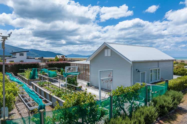 25 Bay End Rarangi_37