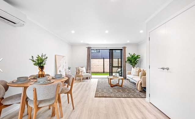 STYLISH NEAR NEW TOWNHOUSE -  Available 5 April