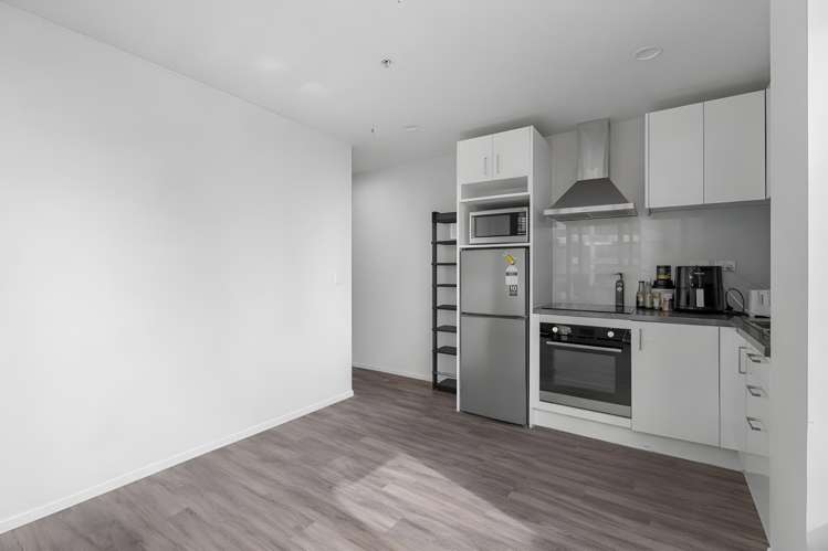 902/36 Eden Crescent_2