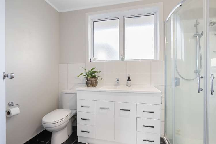 33a Boyd Avenue Mangere Bridge_14